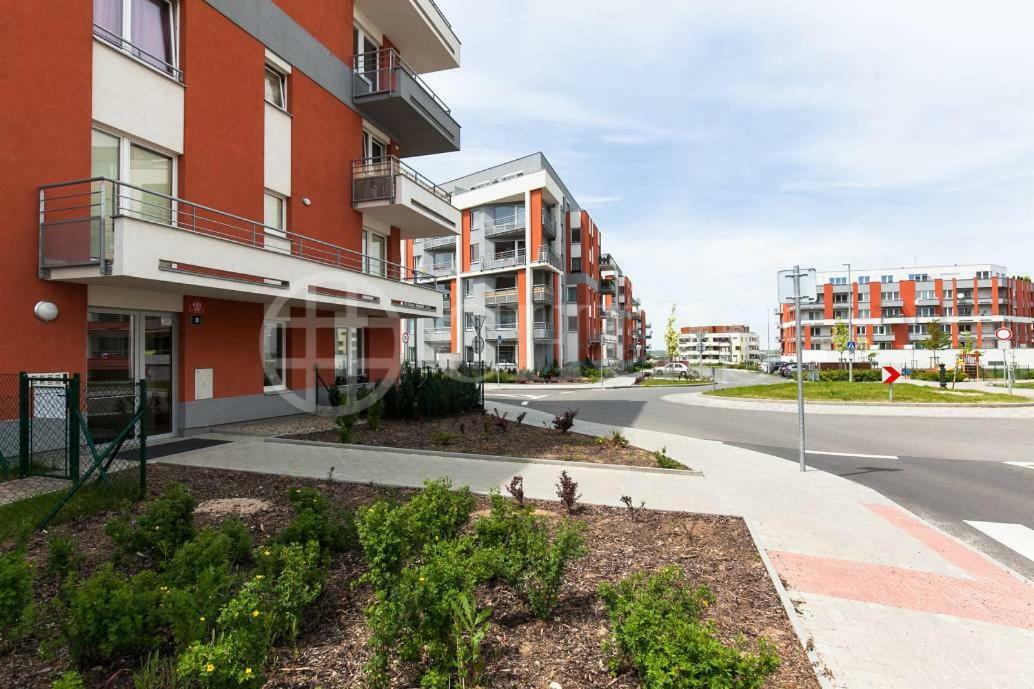 H+ Apartman Letiste Praha Apartment Exterior photo