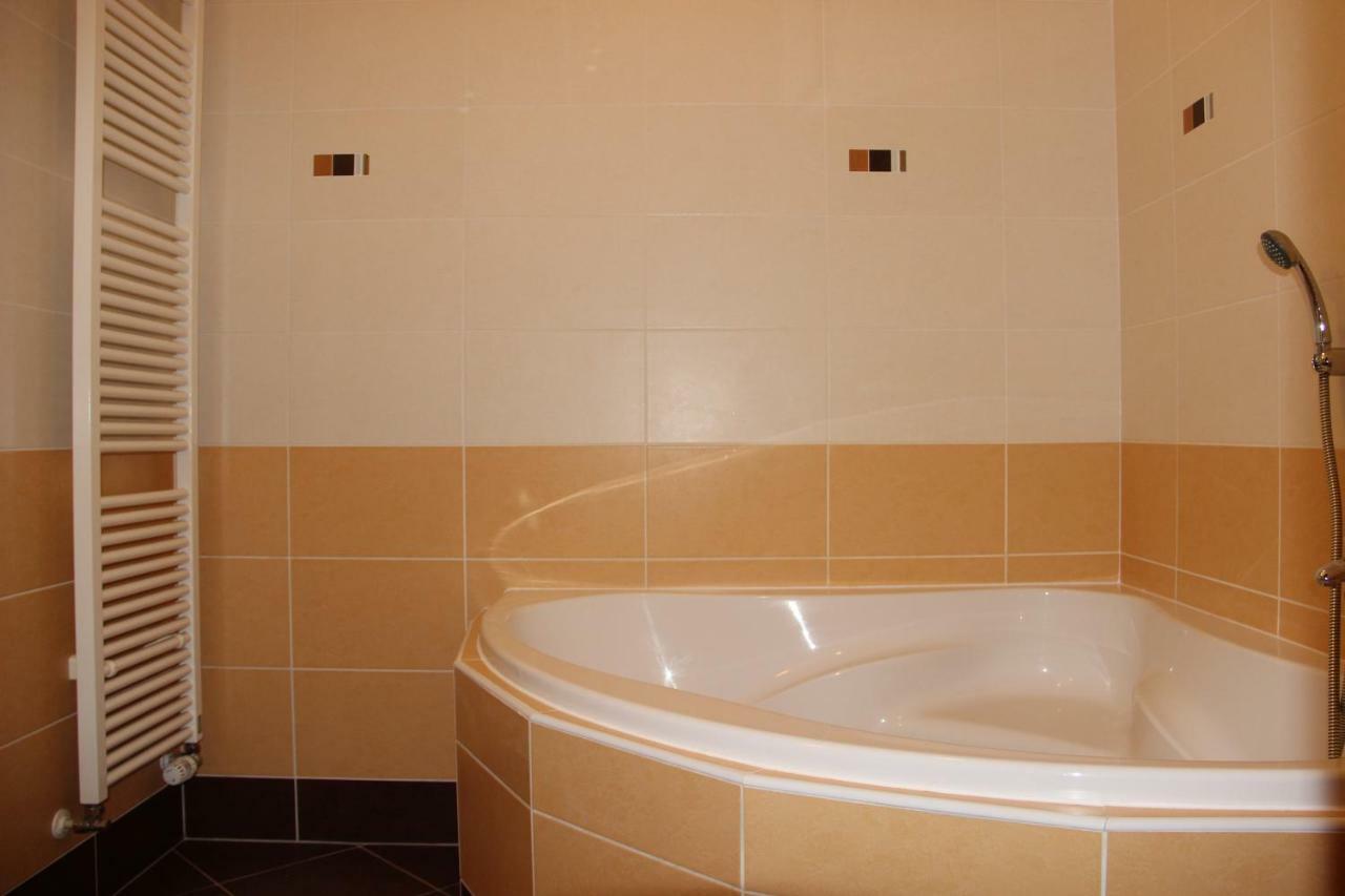 H+ Apartman Letiste Praha Apartment Exterior photo